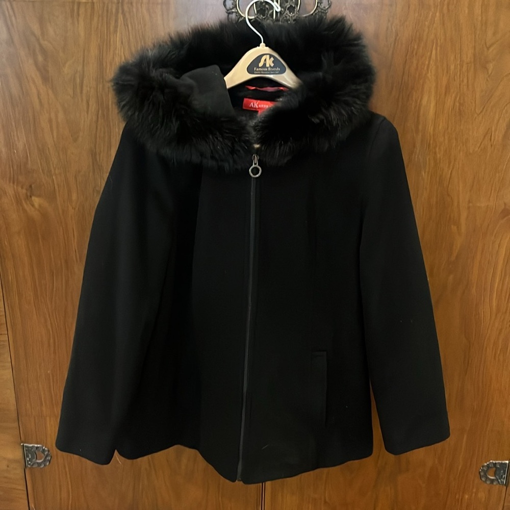 Anne Klein Black women’s wool coat with Fox Trim. Size Large